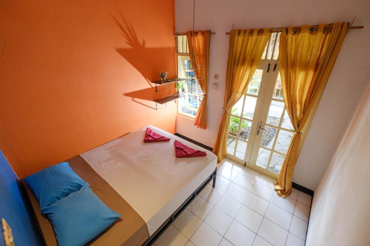 Viavia Guesthouse Yogyakarta Exterior foto