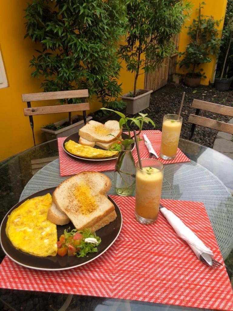 Viavia Guesthouse Yogyakarta Exterior foto