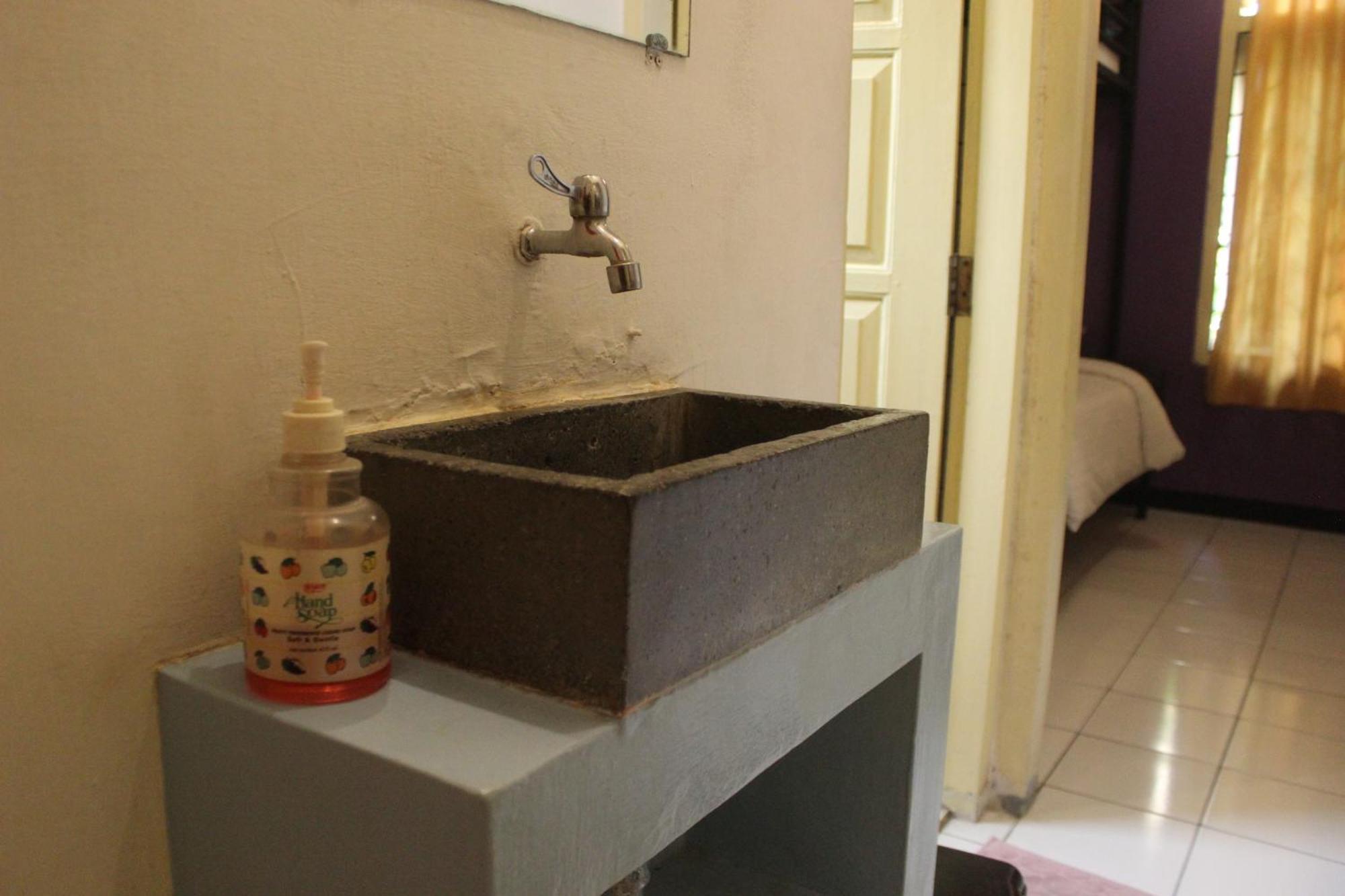 Viavia Guesthouse Yogyakarta Exterior foto