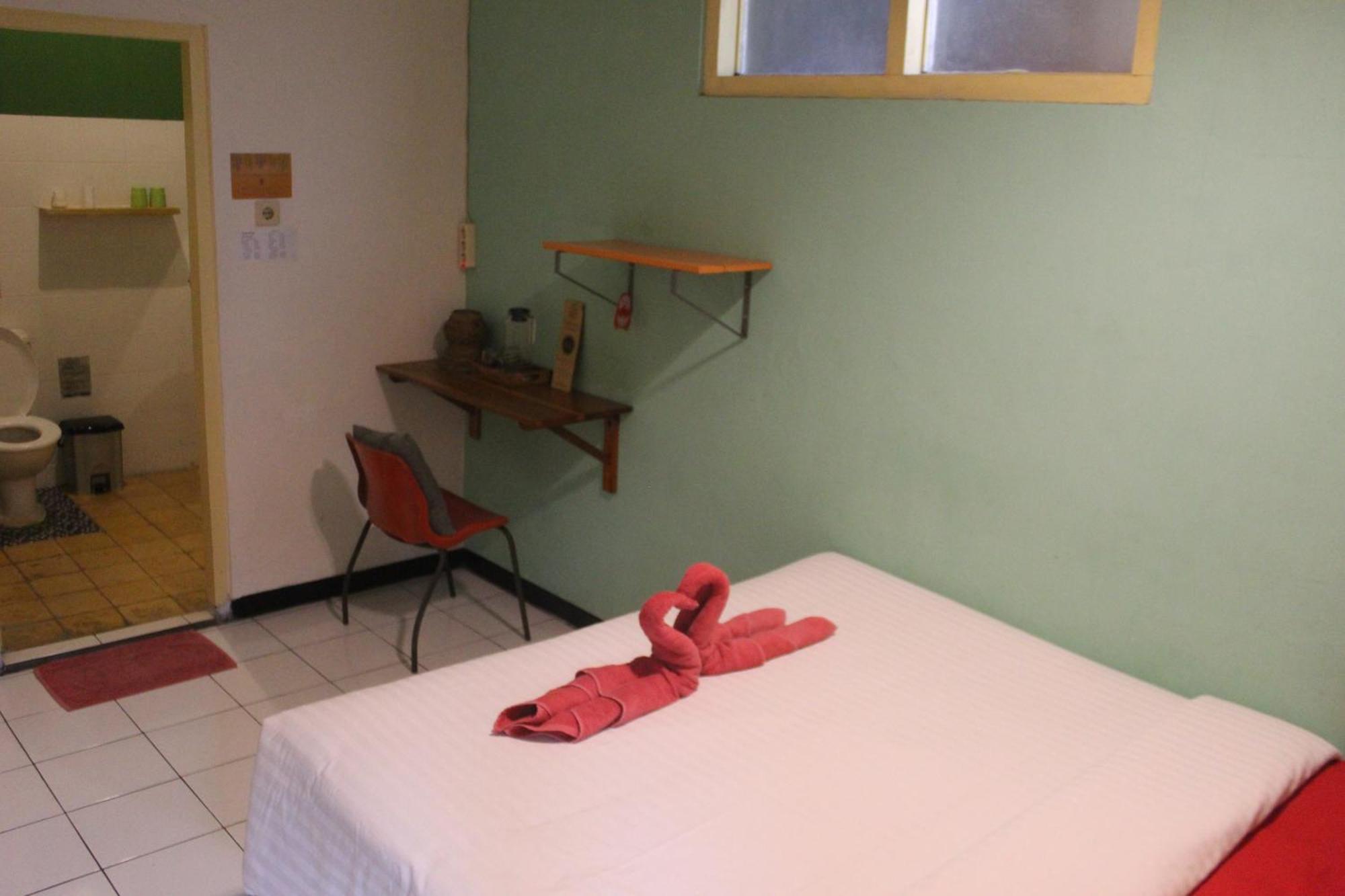 Viavia Guesthouse Yogyakarta Exterior foto