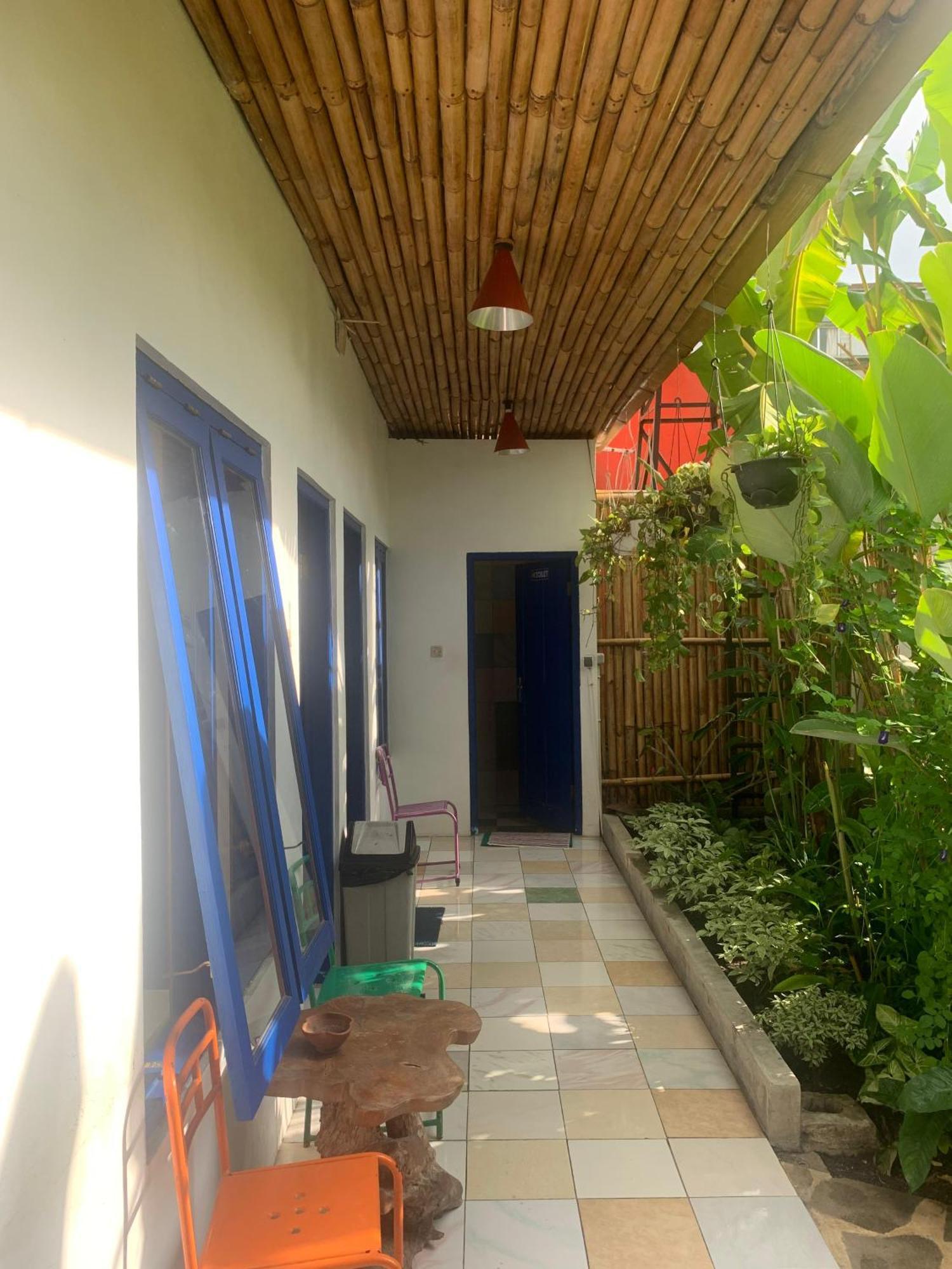 Viavia Guesthouse Yogyakarta Exterior foto