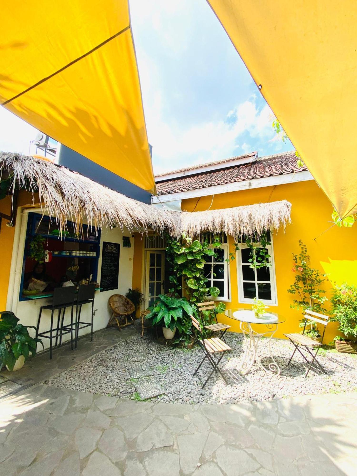 Viavia Guesthouse Yogyakarta Exterior foto