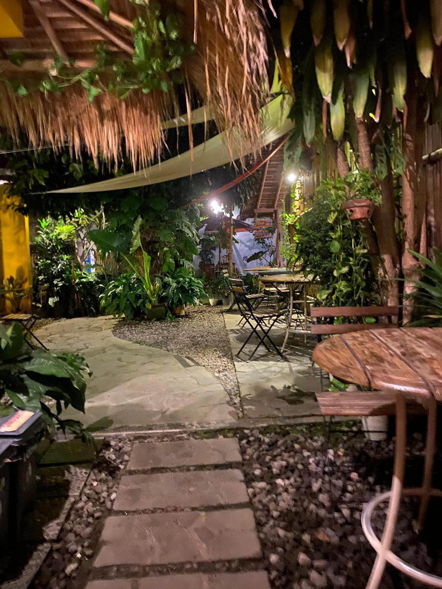 Viavia Guesthouse Yogyakarta Exterior foto